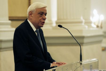 Παυλόπουλος: Άμεσα μέτρα για τη Χίο μετά τις καταστροφικές φωτιές