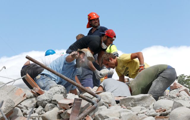 Ιταλία: Η γη τρέμει ακόμη – Φόβοι για τραγωδία μεγαλύτερη της Λ’Ακουιλα