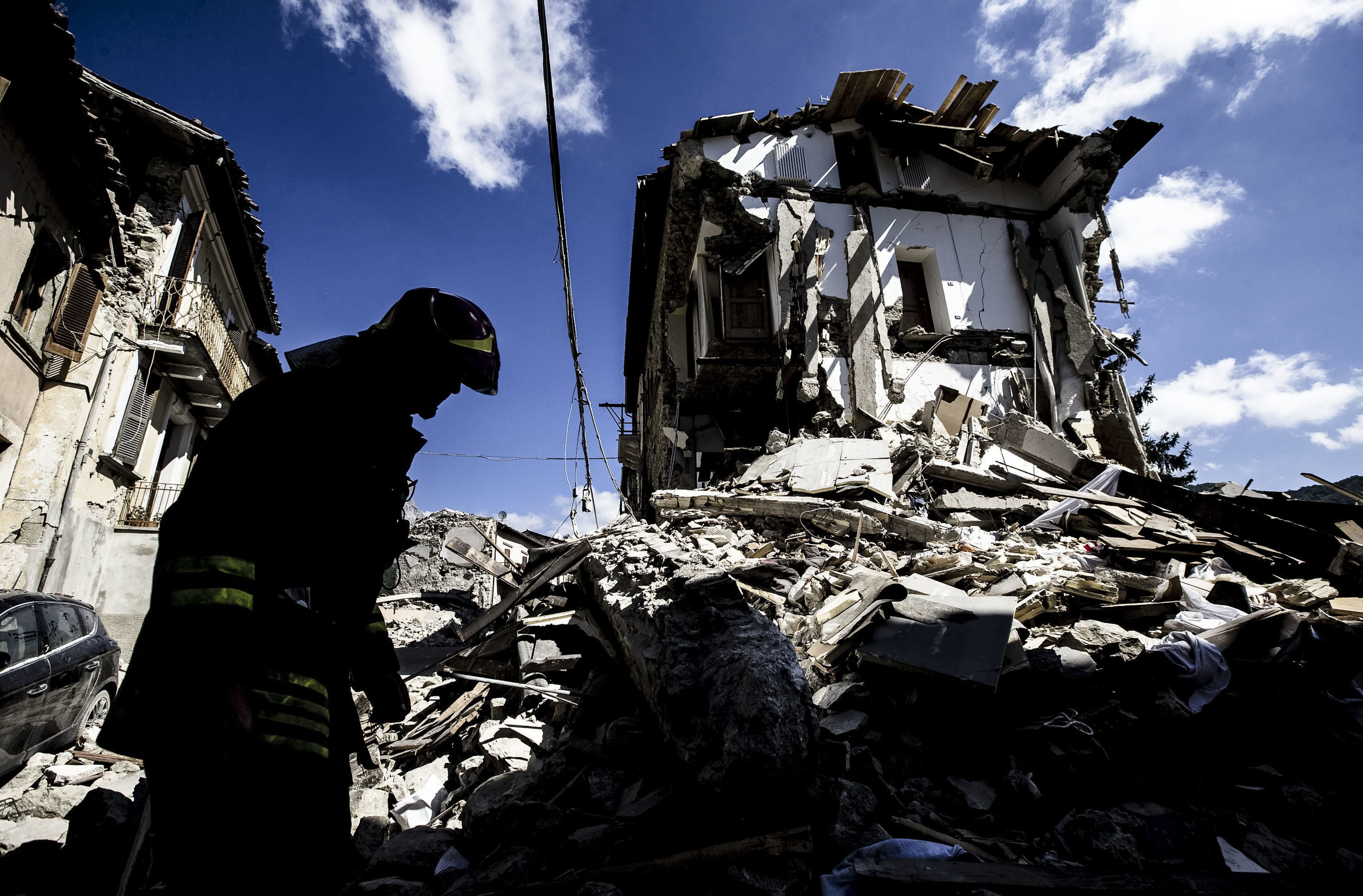 Σεισμός 6,5 βαθμούς στην Ιταλία – Εχουν καταρρεύσει κτίρια