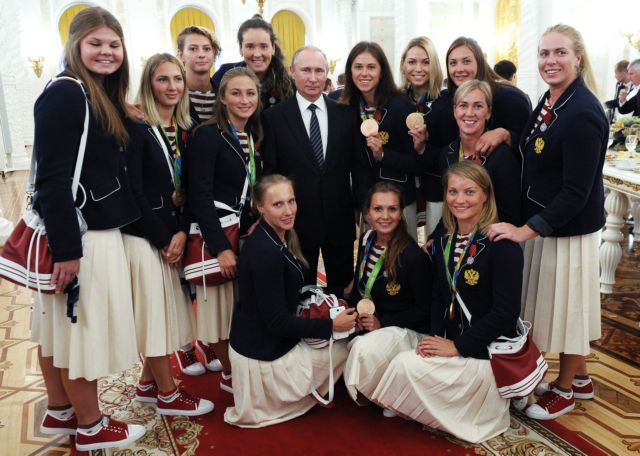 Ο Πούτιν κέρασε σαμπάνια και από μία… BMW τους Ολυμπιονίκες