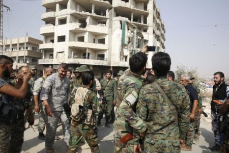 Συρία: Άμαχοι και αντάρτες εγκαταλείπουν την πολιορκημένη Νταράγια