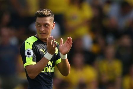 Ξεκινάει από τώρα συζητήσεις για νέο συμβόλαιο ο Οζίλ