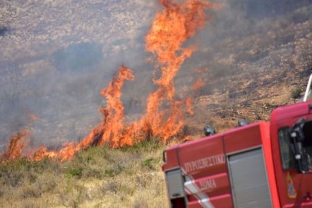 Σε εξέλιξη μεγάλη πυρκαγιά στη Ζάκυνθο