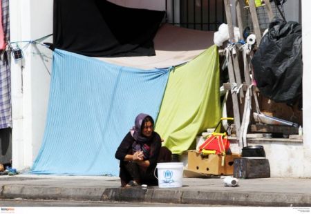 Παρίσι: Στα μέσα Οκτωβρίου το πρώτο κέντρο φιλοξενίας προσφύγων