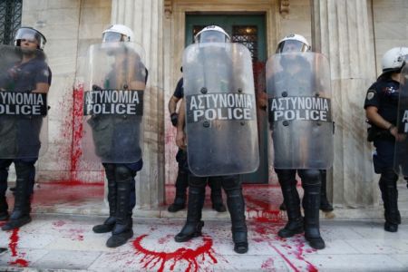 Επεισόδια στο δημαρχείο Ρεθύμνου για το προσφυγικό