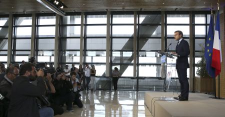 Γαλλία: Ο Μακρόν διευρύνει το προβάδισμά του έναντι της Λεπέν