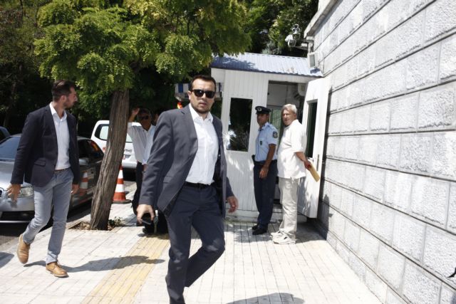 Ο παλιός έρωτας με τα ΜΜΕ και η επιχείρηση χειραγώγησής τους