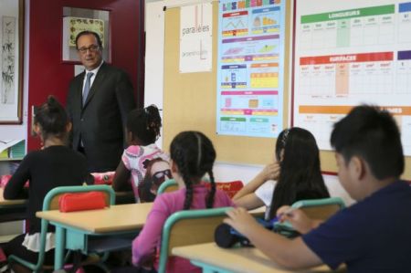 Γαλλία: Υπό δρακόντεια μέτρα επιστρέφουν οι μαθητές στα θρανία