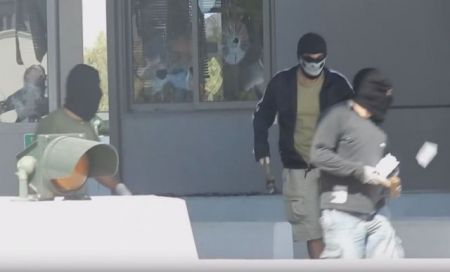 Βίντεο: Η επίθεση του Ρουβίκωνα στα διόδια της Κορίνθου-Πατρών