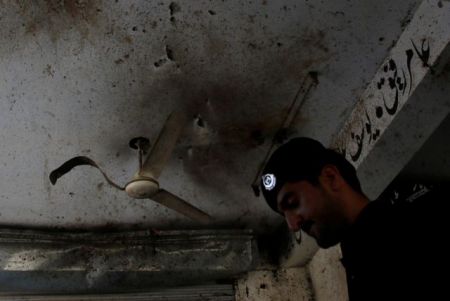 Πακιστάν: Τουλάχιστον 25 νεκροί σε επίθεση αυτοκτονίας σε τζαμί