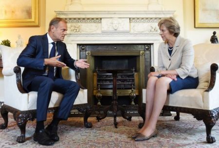 Συνομιλίες για το Brexit «το συντομότερο δυνατόν» ζητά ο Τουσκ