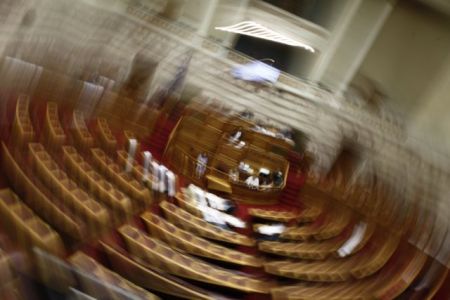 Τα τρικ της κυβέρνησης για τον βασικό μέτοχο