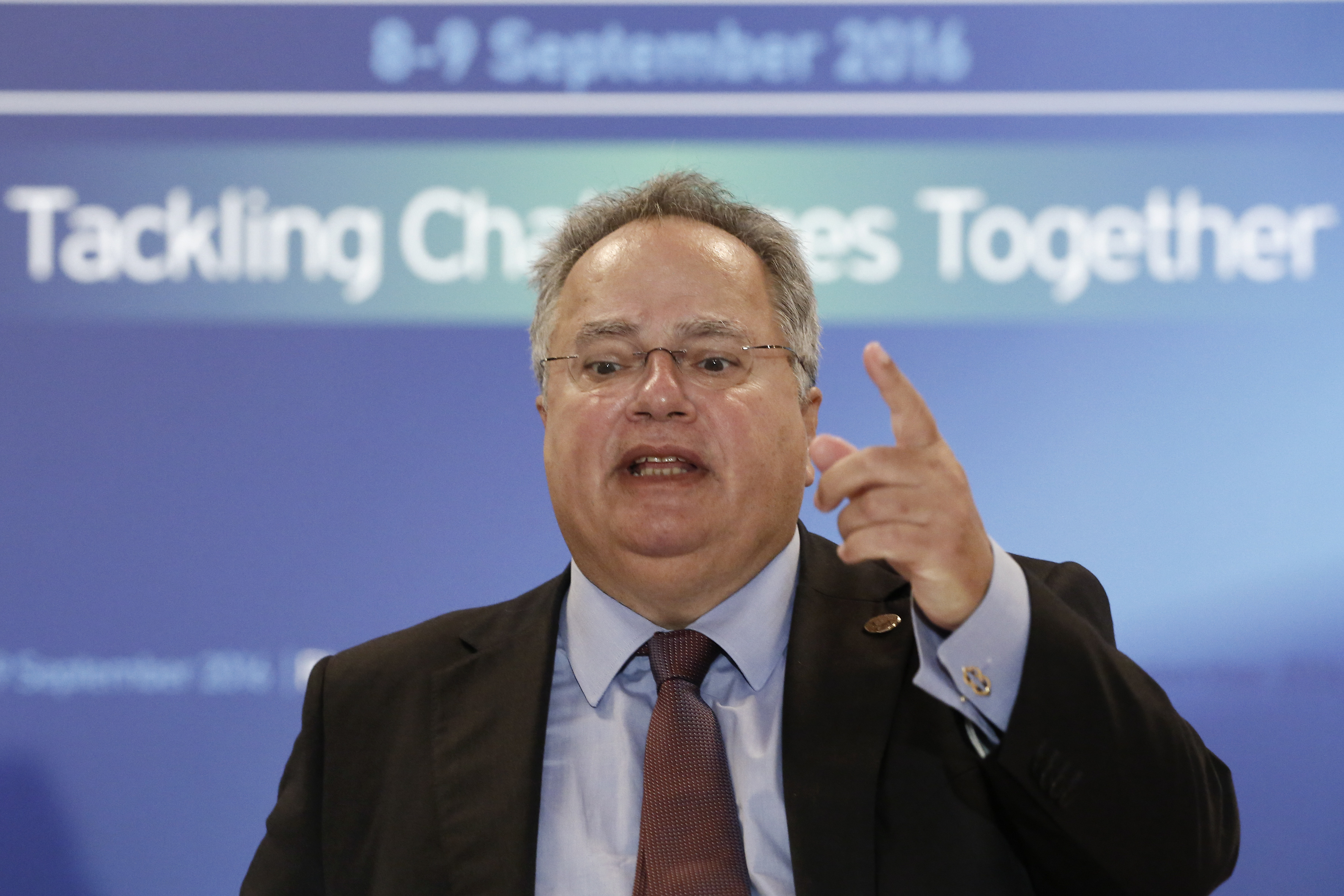 Ο Κοτζιάς εγκαλεί την Κομισιόν για την αναφορά στο Τσάμικο