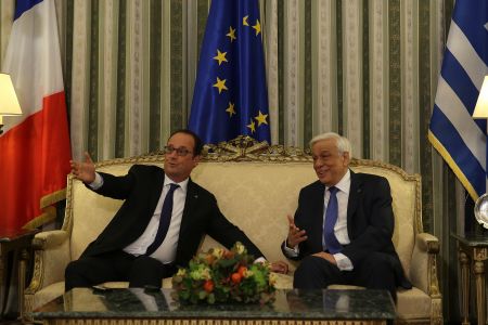 Ολάντ: Στο πλευρό της Ελλάδας για την ανάπτυξη και το προσφυγικό η Γαλλία