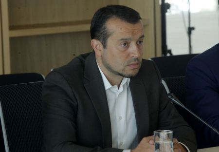 Παππάς απολογούμενος