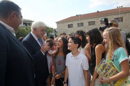 Καλή σχολική χρονιά από πολιτικούς αρχηγούς σε παιδιά-γονείς-δασκάλους