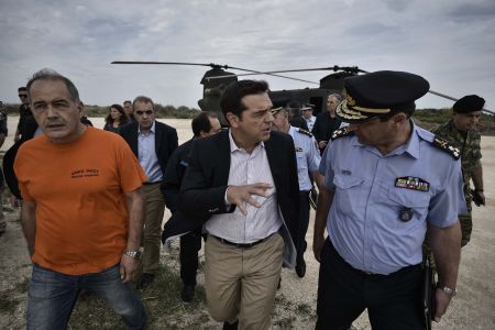 Συνεχίζεται η μάχη με τις φλόγες στη Θάσο – Αμεση καταβολή αποζημιώσεων στους πληγέντες υποσχέθηκε ο Πρωθυπουργός