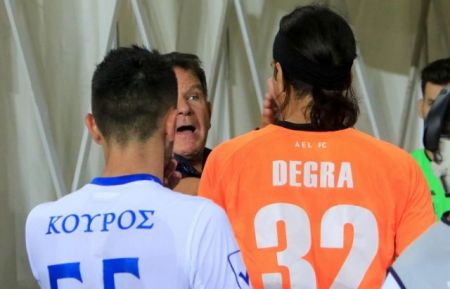 Λάρισα: Ο πρόεδρος της ομάδας Κούγιας χαστούκισε τον Ντεγκρά