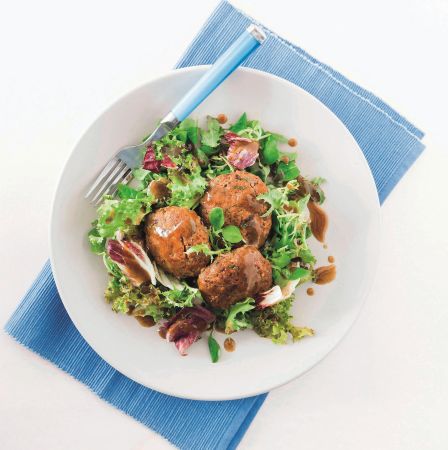 Μπιφτέκια με πιπεριά Φλωρίνης και δαμάσκηνα