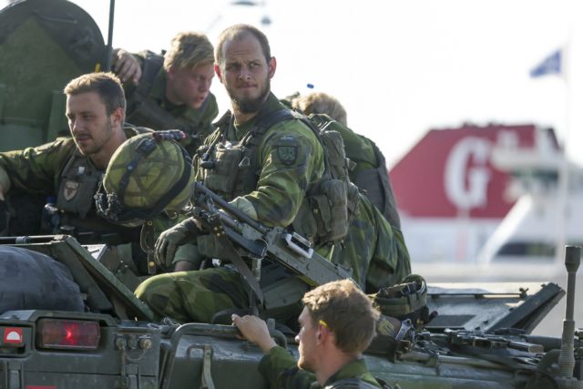 H Σουηδία συζητά επαναφορά της στρατιωτικής θητείας -πλέον και για γυναίκες