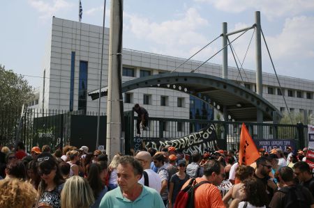 Ηλεκτρονικά οι αιτήσεις για τις μεταθέσεις δασκάλων και καθηγητών