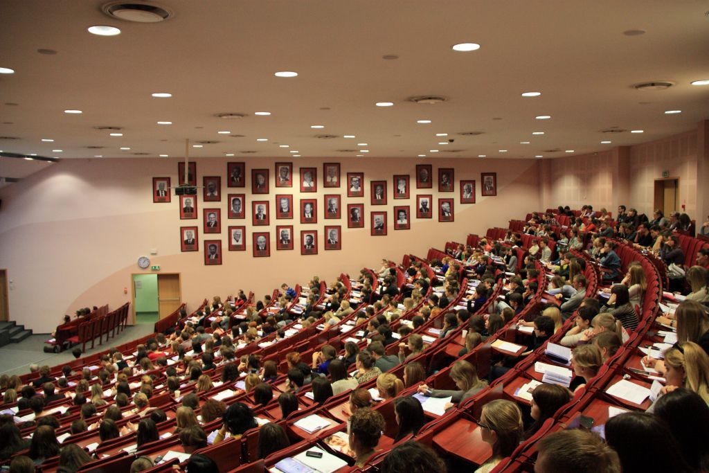 Ξένες γλώσσες με χαμηλά δίδακτρα από το Πανεπιστήμιο Αθηνών