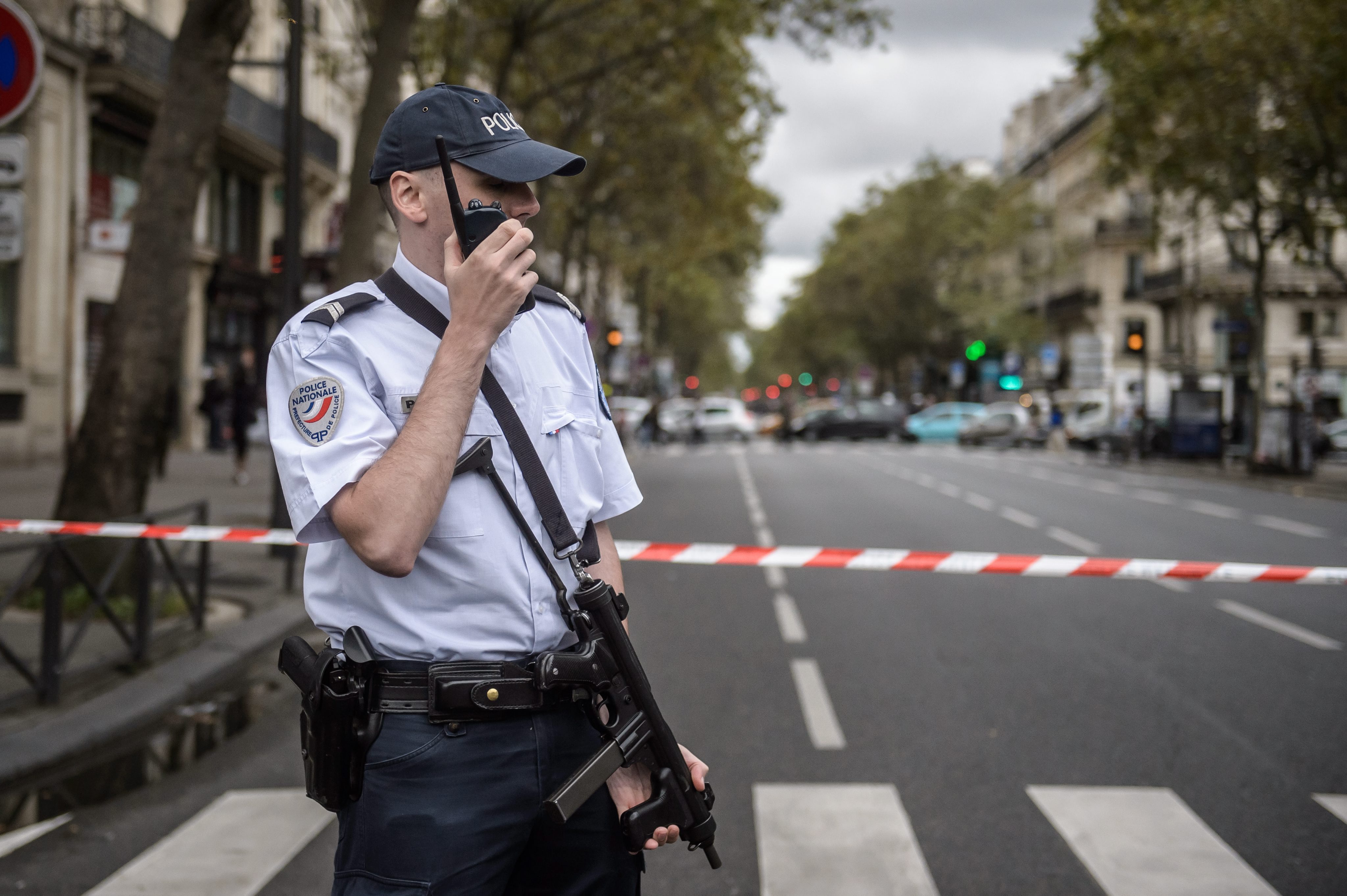 Συνταξιούχος πυροβόλησε δύο άτομα σε σουπερμάρκετ έξω από το Παρίσι