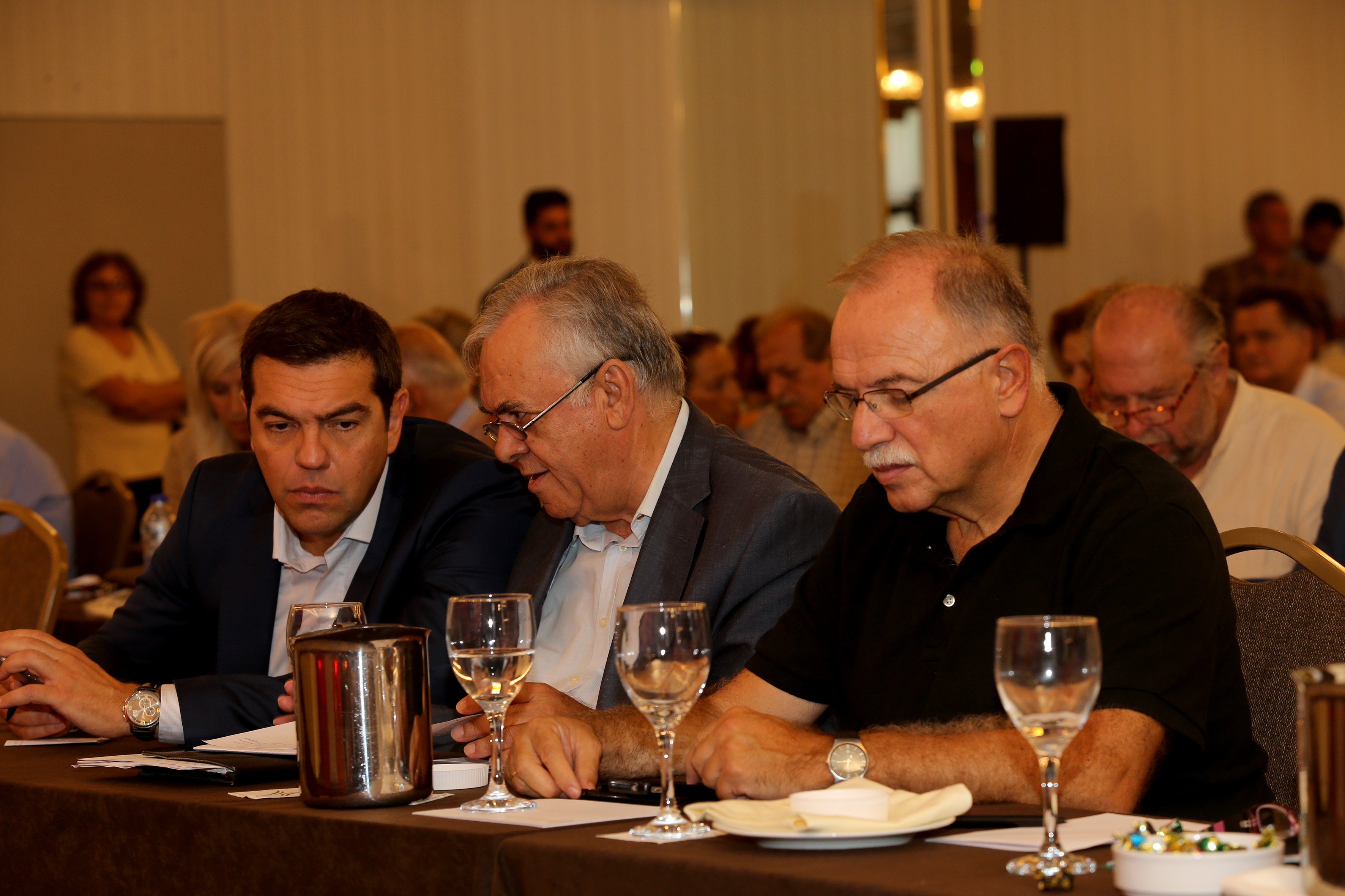 ΣΥΡΙΖΑ: Κόμμα ασπόνδυλο, ετοιμάζεται για συνέδριο…