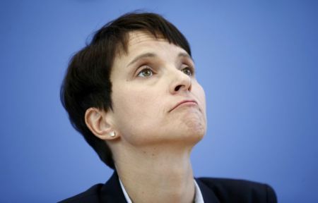 Γερμανία: Η αρχηγός της AfD – Συγκρίνει τους πρόσφυγες με κοπριά