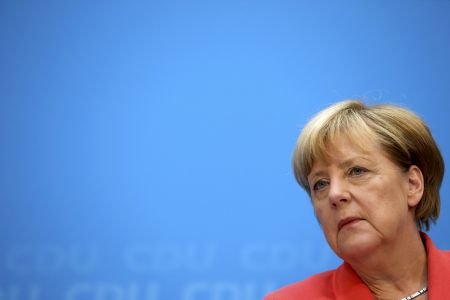 H Mέρκελ αναγνωρίζει «λάθη» στο προσφυγικό, αλλά δεν αλλάζει πορεία