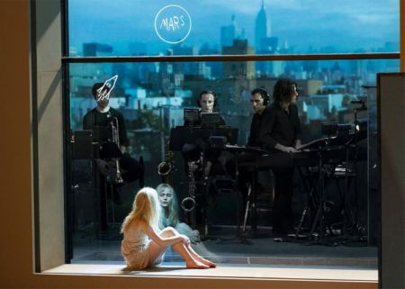 Ο σουρεαλιστικός «Λάζαρος» του Ντέιβιντ Μπάουι