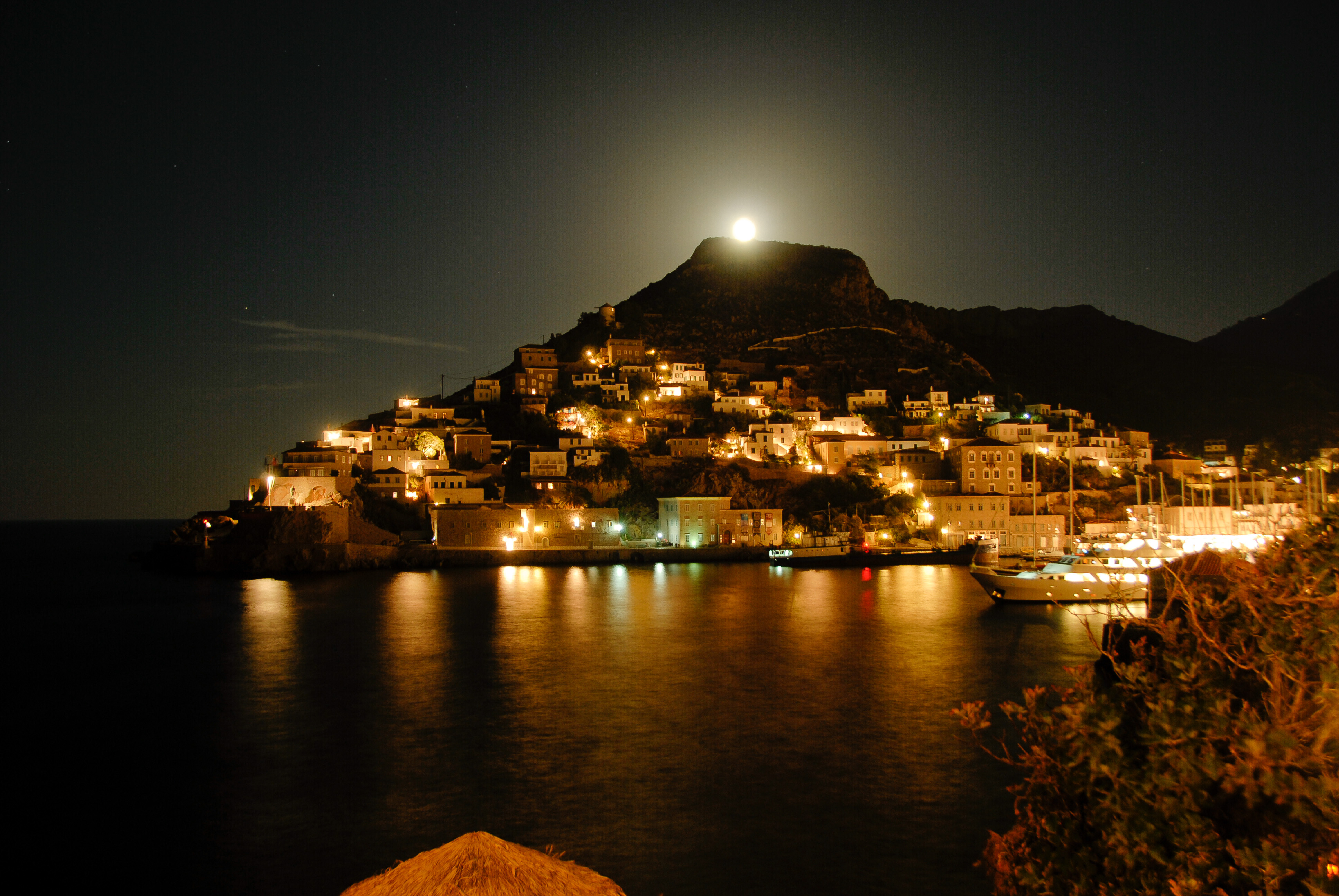 Το in.gr σάς ταξιδεύει την Κυριακή στην Ύδρα και την Κάλυμνο!