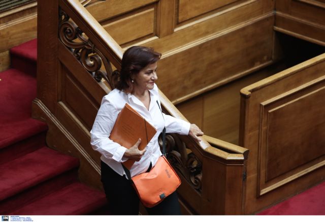 Φωτίου: Οι δημόσιοι υπάλληλοι δεν κάνουν τίποτα