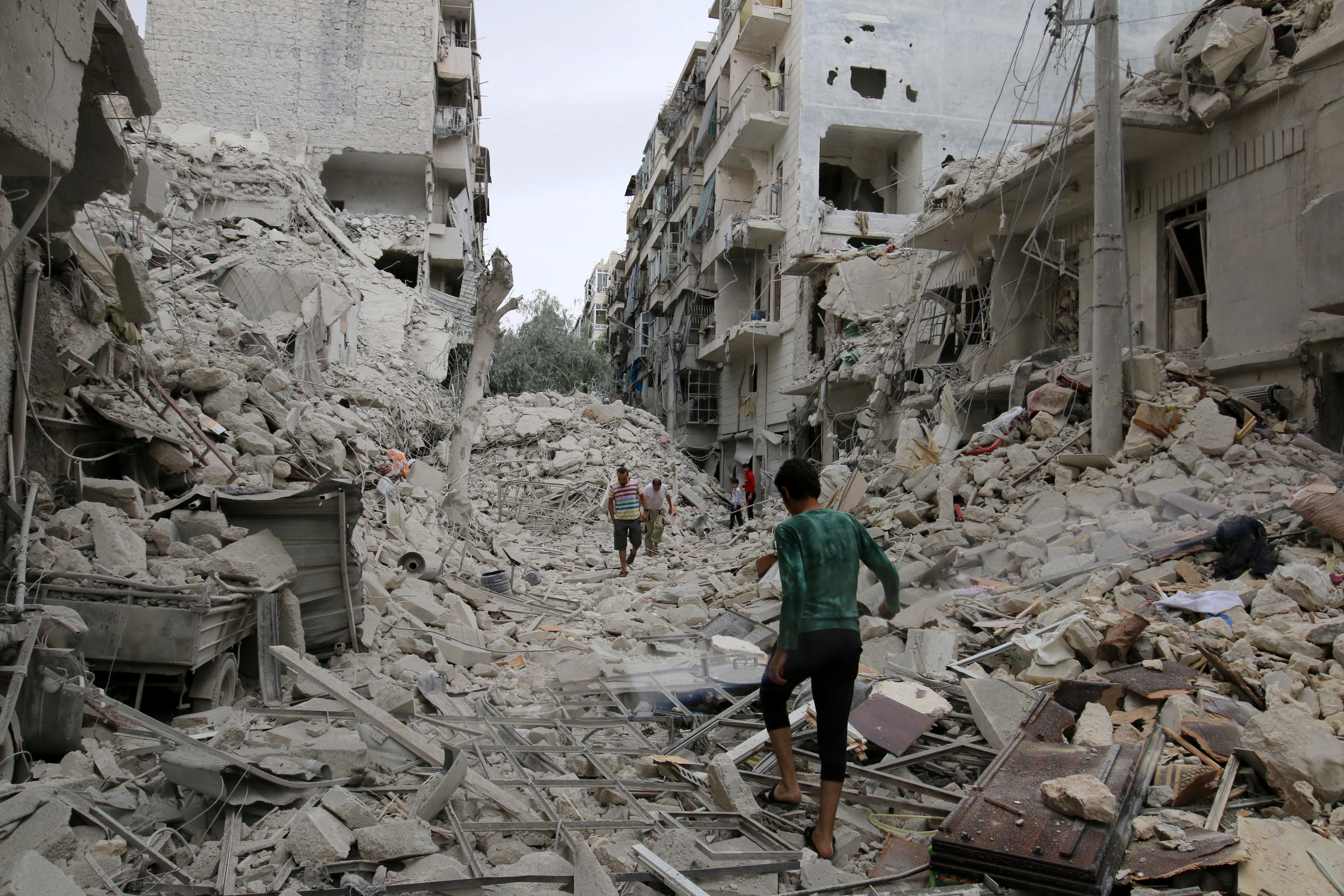 Πάνω από 70 νεκροί στους νέους βομβαρδισμούς στο Χαλέπι