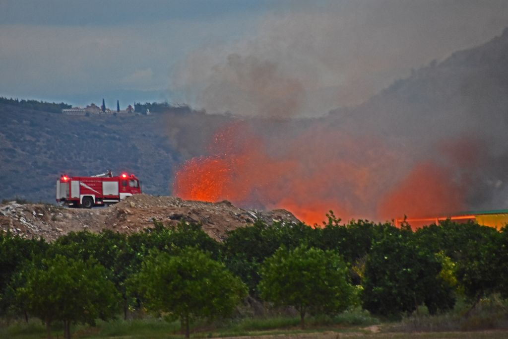 Πυρκαγιές σε Τζιά και Σέριφο