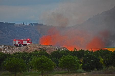 Πυρκαγιές σε Τζιά και Σέριφο