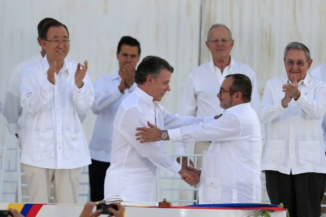 Κολομβία: Ιστορική ειρηνευτική συμφωνία με τους αντάρτες των FARC