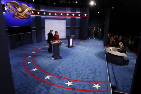 Για τρομοκρατία, οικονομία, αστυνομική βία ξιφούλκησαν Τραμπ Κλίντον στο πρώτο ντιμπέιτ για την Προεδρία των ΗΠΑ