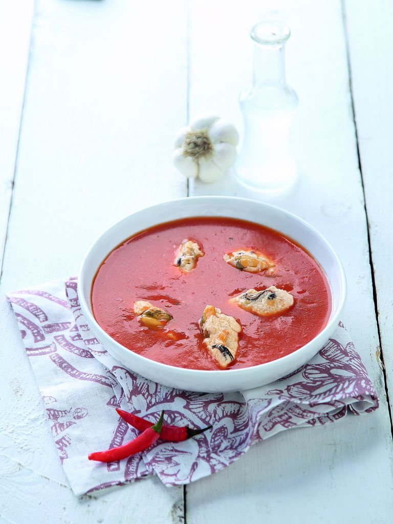 Ντοματόσουπα με μους από λαβράκι και μύδια