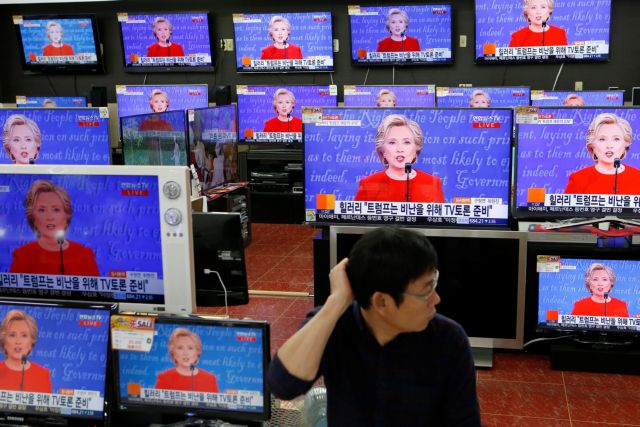 Και νικήτρια του πρώτου ντιμπέιτ είναι… η Χίλαρι Κλίντον