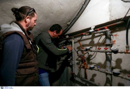 Εργαζόμενοι στην ΕΥΑΘ έκοψαν το νερό στα γραφεία του ΣΥΡΙΖΑ