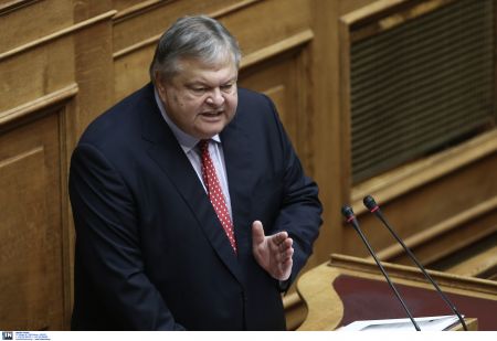Βενιζέλος: Θεσμικά χυδαία η αντίδραση της κυβέρνησης στην απόφαση του ΣτΕ