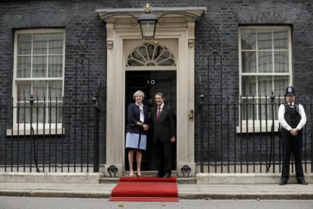 Τερέζα Μέι: «Η Βρετανία δεν διεκδικεί ρόλο εγγυήτριας δύναμης στην Κύπρο»