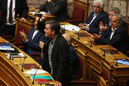 Βουλή: «Κόντρα» Χατζηδάκη – Τσακαλώτου για τις ιδιωτικοποιήσεις
