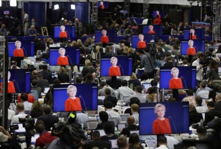 Τα σημεία υπεροχής της Χίλαρι έναντι του Τραμπ σε ζωντανή μετάδοση