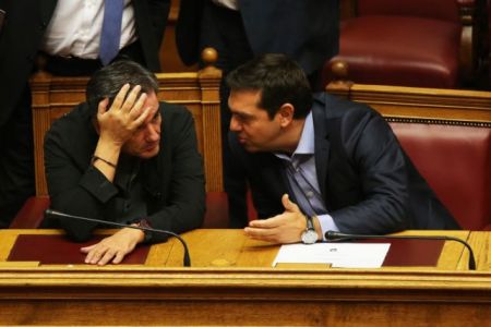 Ψηφίζουν μέτρα, αγοράζουν (και πωλούν) ελπίδα