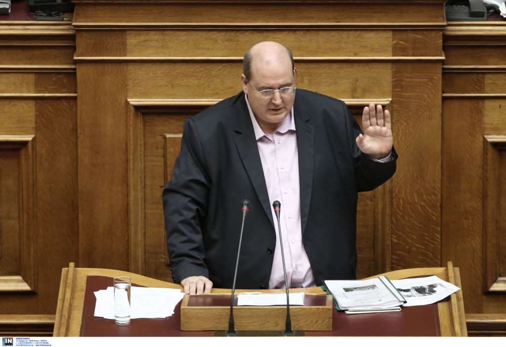 Φίλης: Στα θρανία τα προσφυγόπουλα μετά τις 2 το μεσημέρι