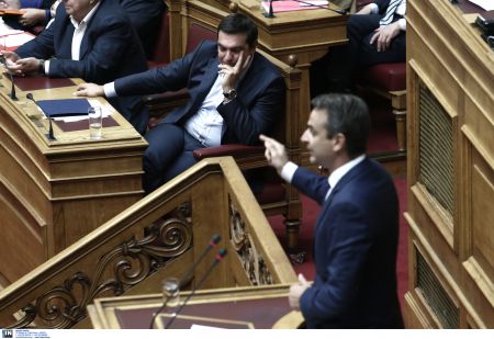 Βουλή:Μονομαχία Τσίπρα-Μητσοτάκη στην προ ημερησίας για την οικονομία