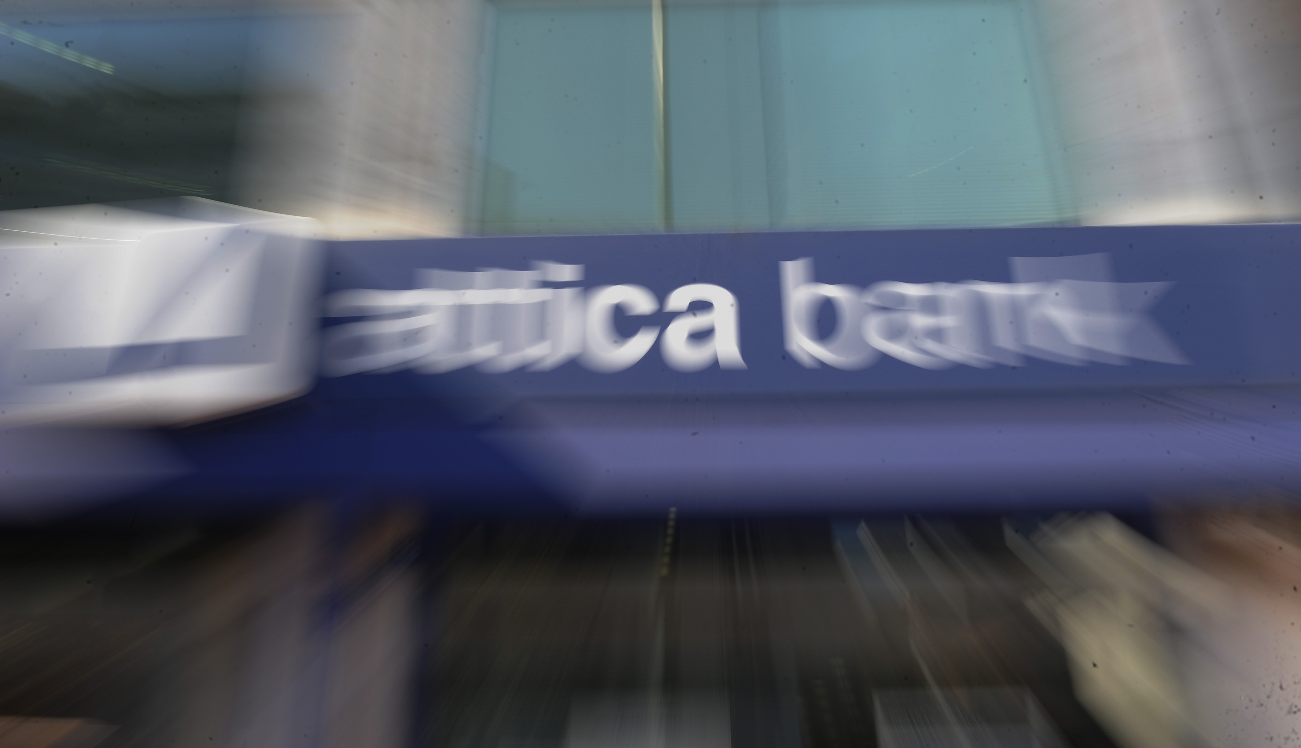 Σε εξέλιξη η μετοχική αναδιάρθρωση στην Attica Bank