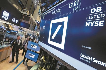 Με λουκέτο απειλείται μία στις τρεις τράπεζες